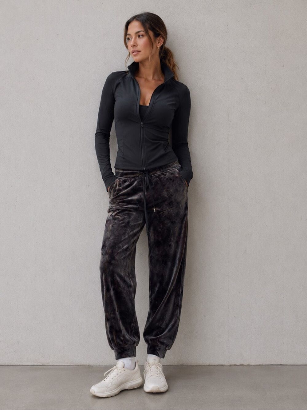 NWT LULULEMON ready to crush joggers athleisure, luxury joggers Sz 4, $130 G23